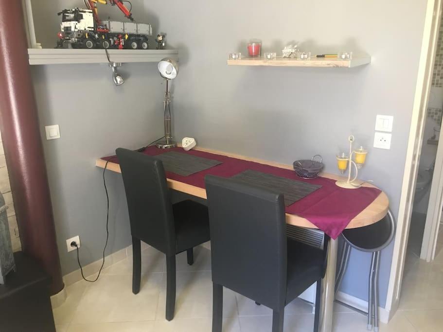 Studio Ideal Pour Deux Voyageurs Sur Marseille Marselha Exterior foto
