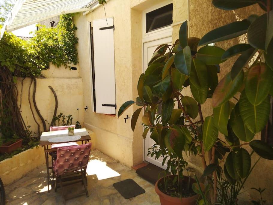 Studio Ideal Pour Deux Voyageurs Sur Marseille Marselha Exterior foto