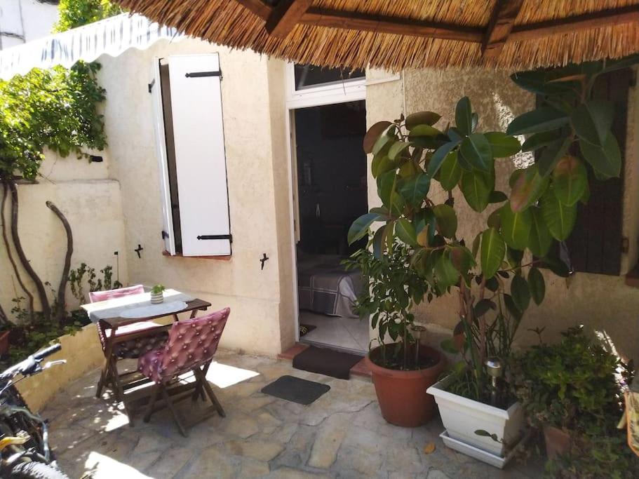 Studio Ideal Pour Deux Voyageurs Sur Marseille Marselha Exterior foto