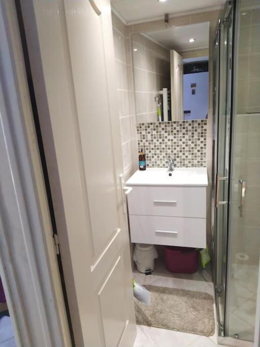 Studio Ideal Pour Deux Voyageurs Sur Marseille Marselha Exterior foto